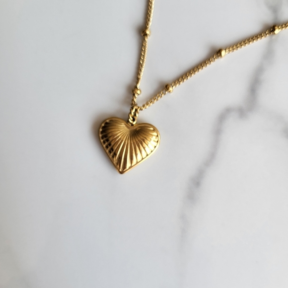 18K Gold Plated Love Heart Pendant with Dainty Gold Chain - Picture 5 of 6